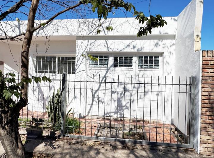 CASA EN ALQUILER - A MTS AV. SANTA ANA - PATIO - GARAGE 3