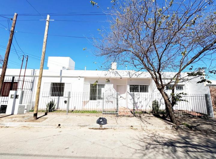 CASA EN ALQUILER - A MTS AV. SANTA ANA - PATIO - GARAGE 1