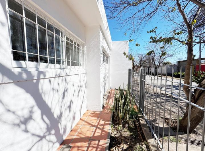 CASA EN ALQUILER - A MTS AV. SANTA ANA - PATIO - GARAGE 4