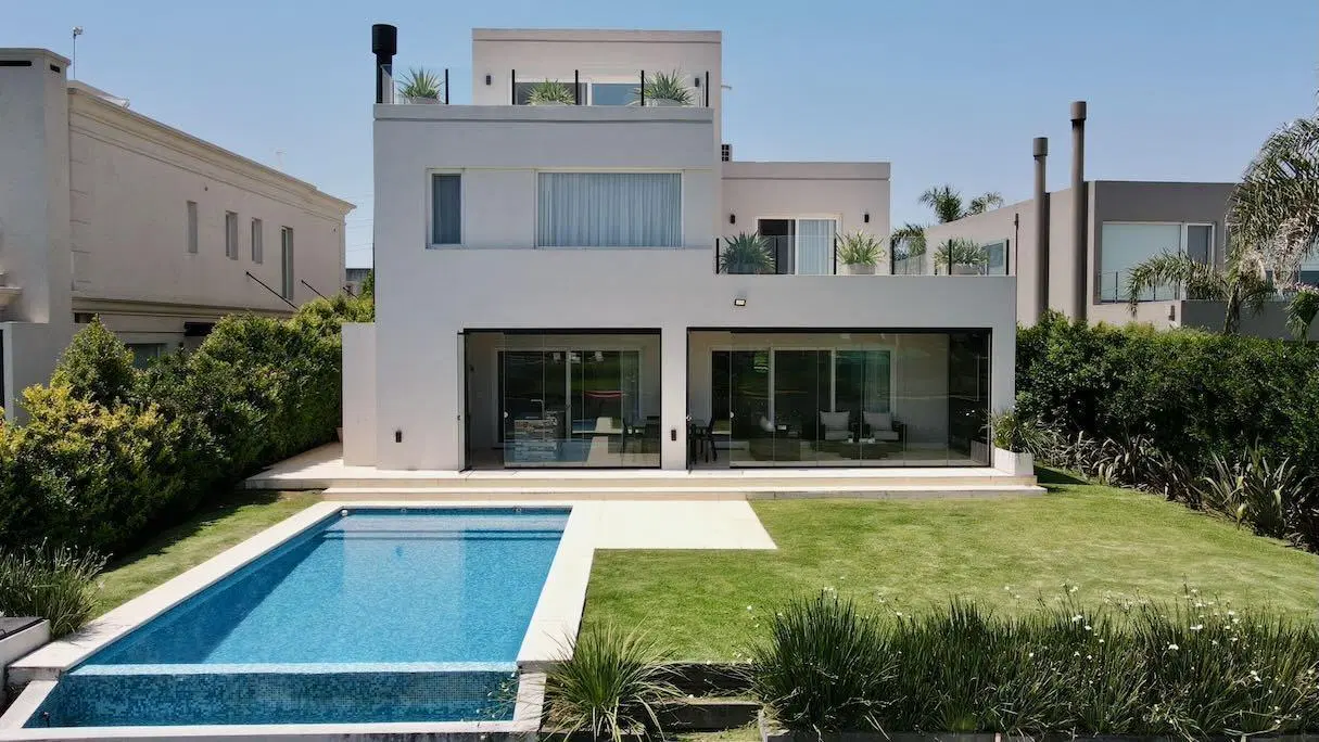 Barrio Los Lagos Casa al lago en venta 4
