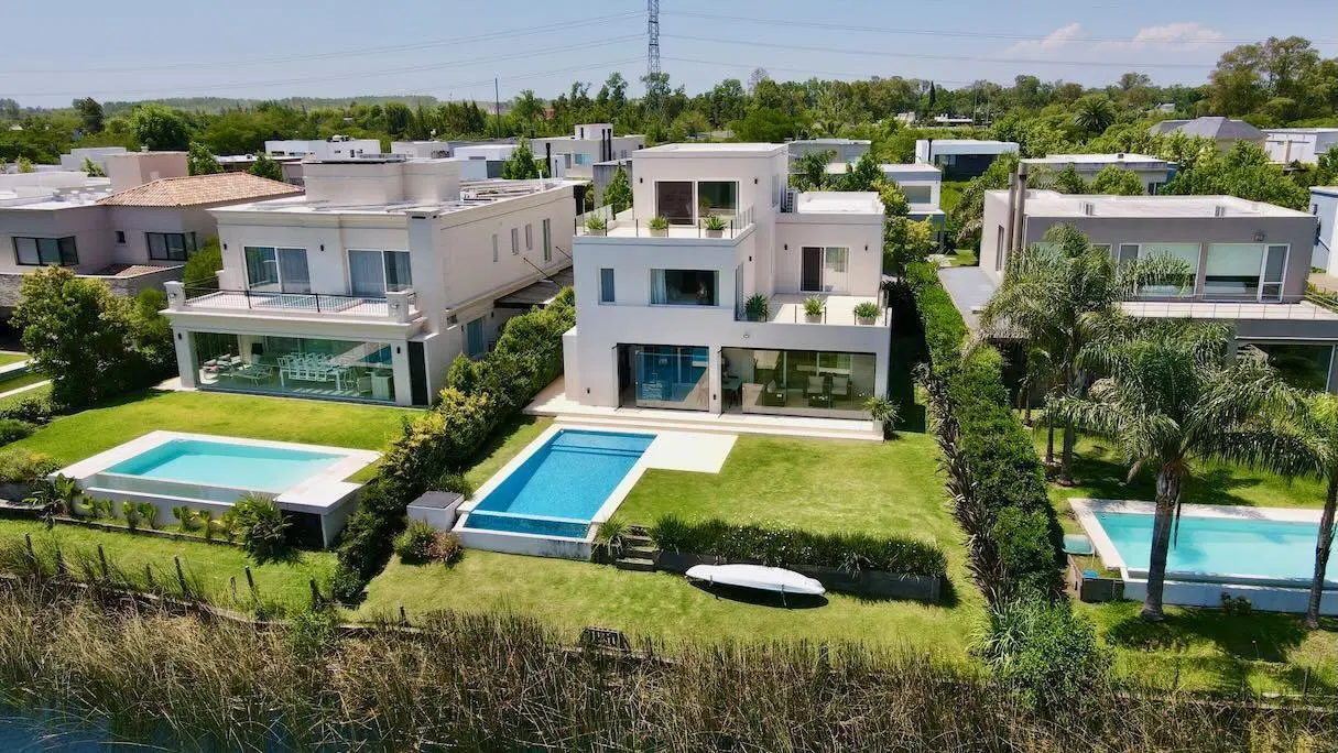 Barrio Los Lagos Casa al lago en venta 8