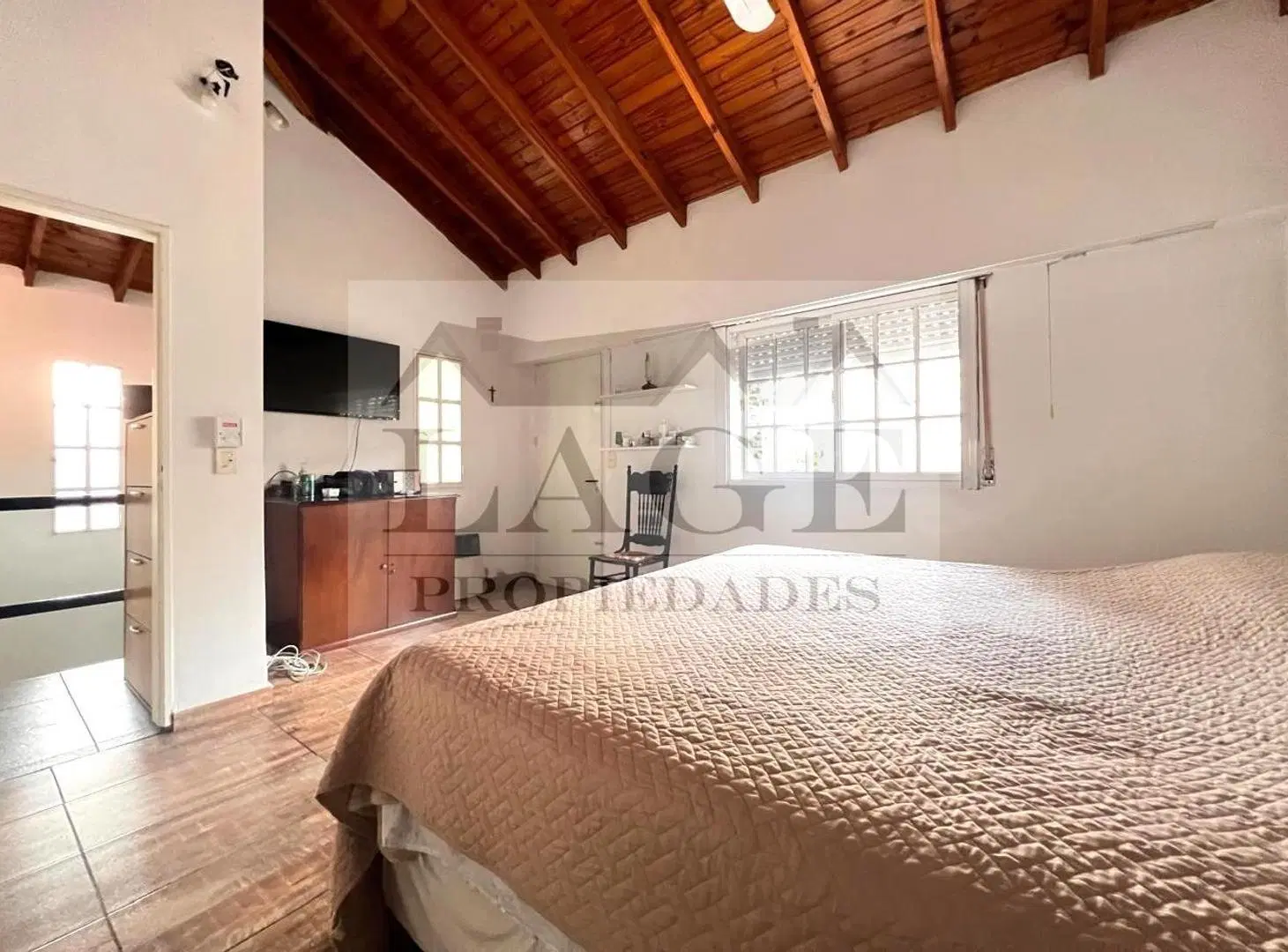 CASA 4 AMB SUITE VESTIDOR ENT.COCHE PATIO BALCON 2