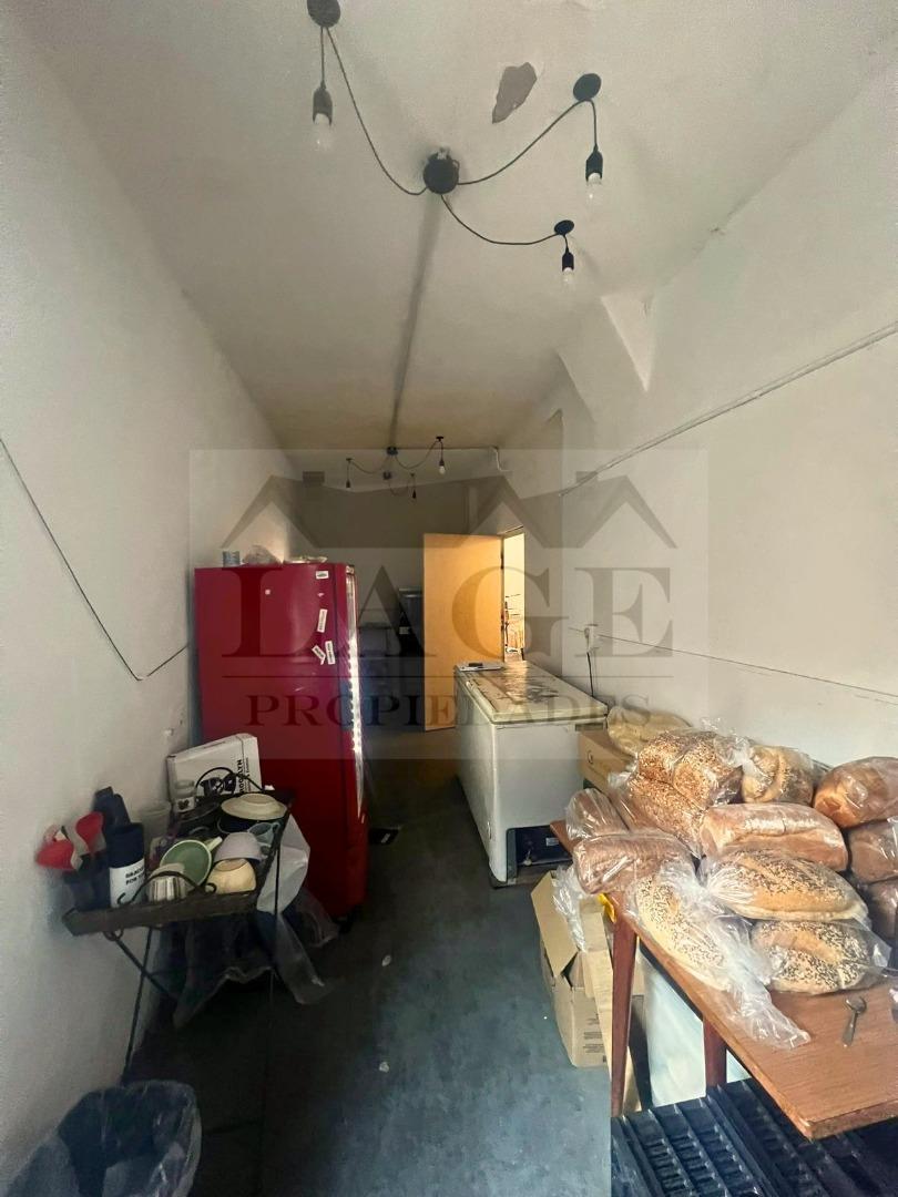 Foto de LOCAL PB FRENTE S/EXPENSA C/PATIO DE 62 M TOT EXC. UBICACION, imagen 3