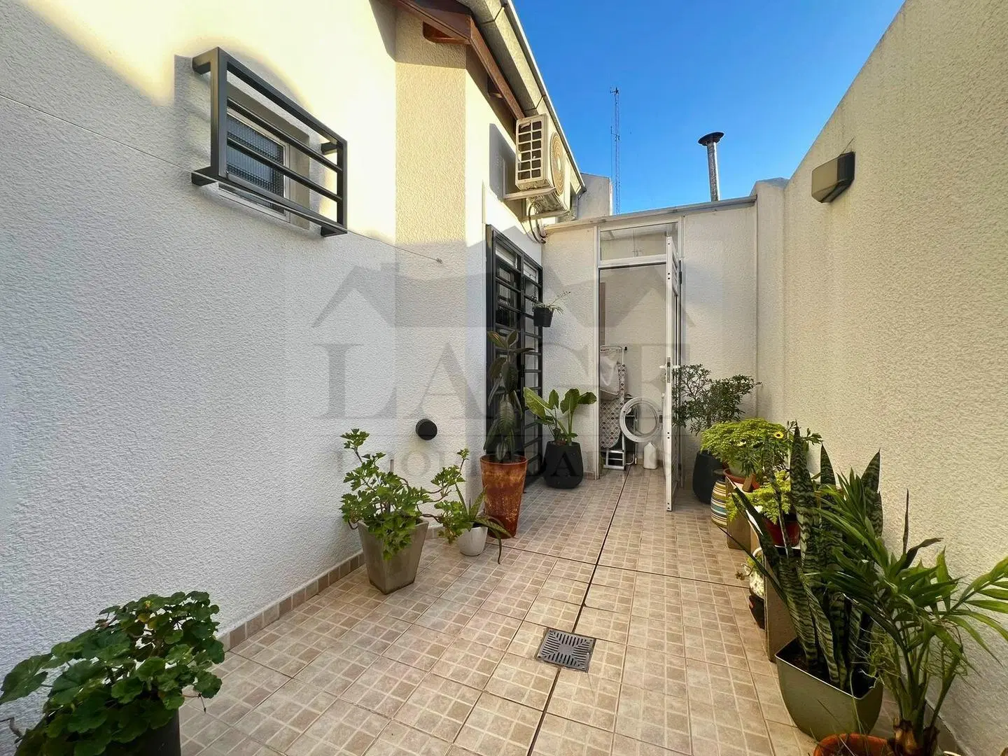 TIPO CASA PH SIN EXPENSAS DE 3 AMB C/PATIO DE 73 M² TOTALES 3