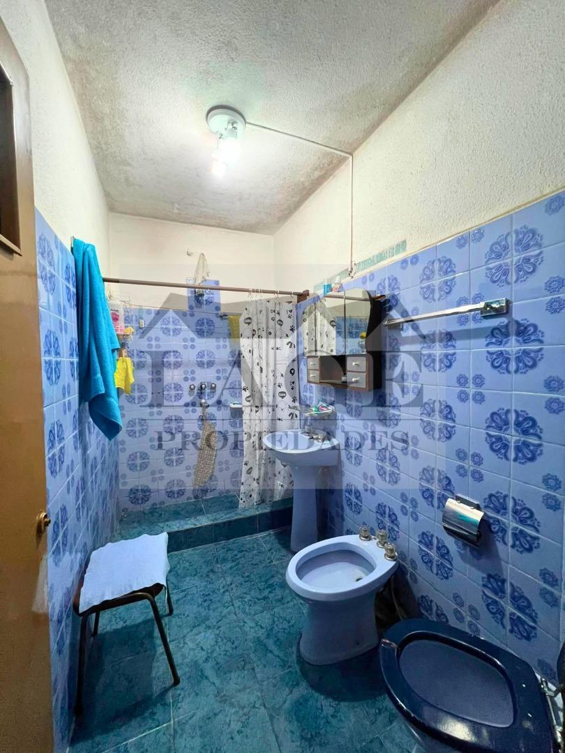 Foto de CASA SOBRE LOTE PROPIO DE 8,66 X 17 M A REFACCIONAR, imagen 5