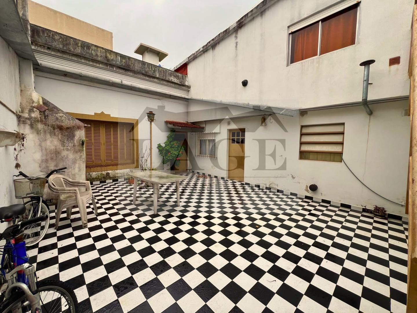 Foto de CASA SOBRE LOTE PROPIO DE 8,66 X 17 M A REFACCIONAR, imagen 3