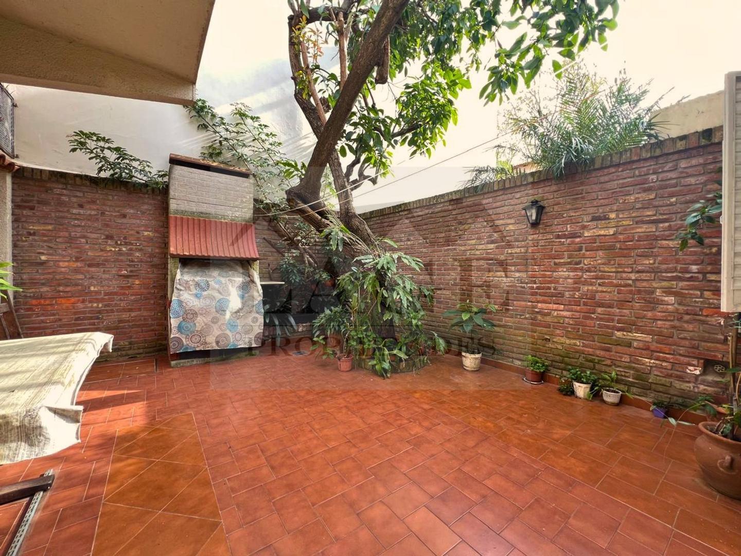 Foto de MUY BUEN PH PB 3 AMB + ESCRITORIO PATIO, PARRILLA S/EXPENSA, imagen 3