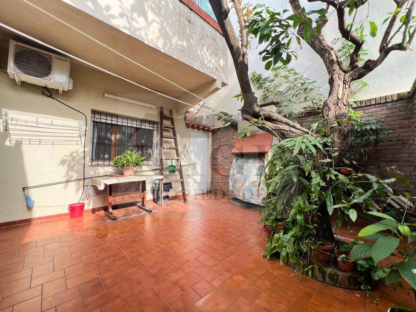 Foto de MUY BUEN PH PB 3 AMB + ESCRITORIO PATIO, PARRILLA S/EXPENSA, imagen 1