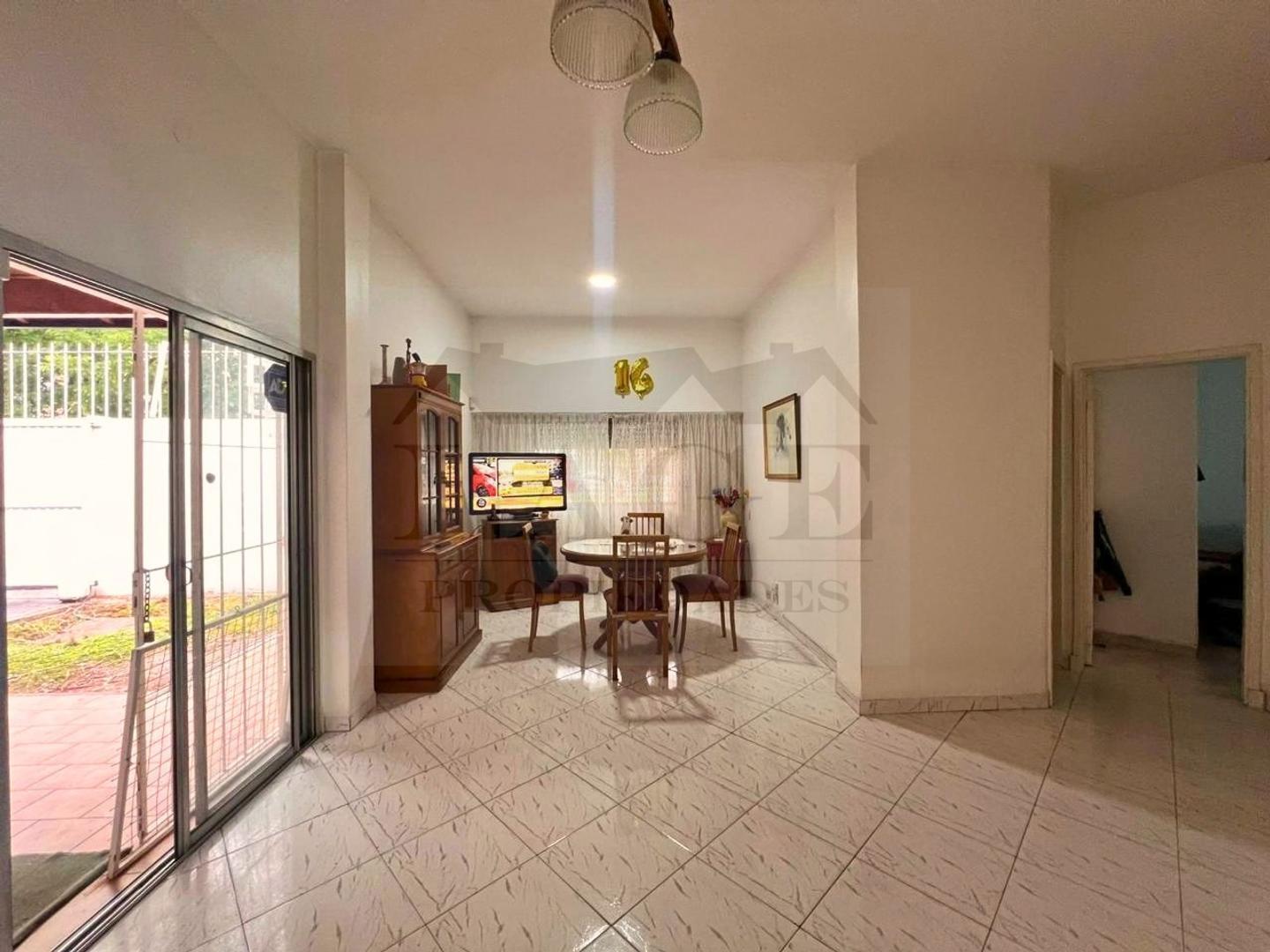 Foto de CASA 3 AMB PB C/COCHERA PATIO TERRAZA Y LOCAL EN ESQUINA, imagen 2