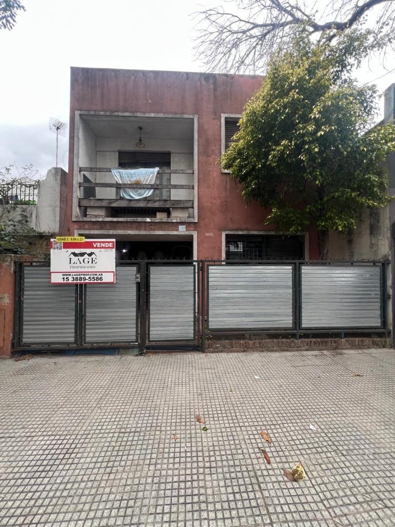Foto de CASA SOBRE LOTE PROPIO DE 8,66X27 CON COCHERA Y GRAN JARDIN, imagen 1