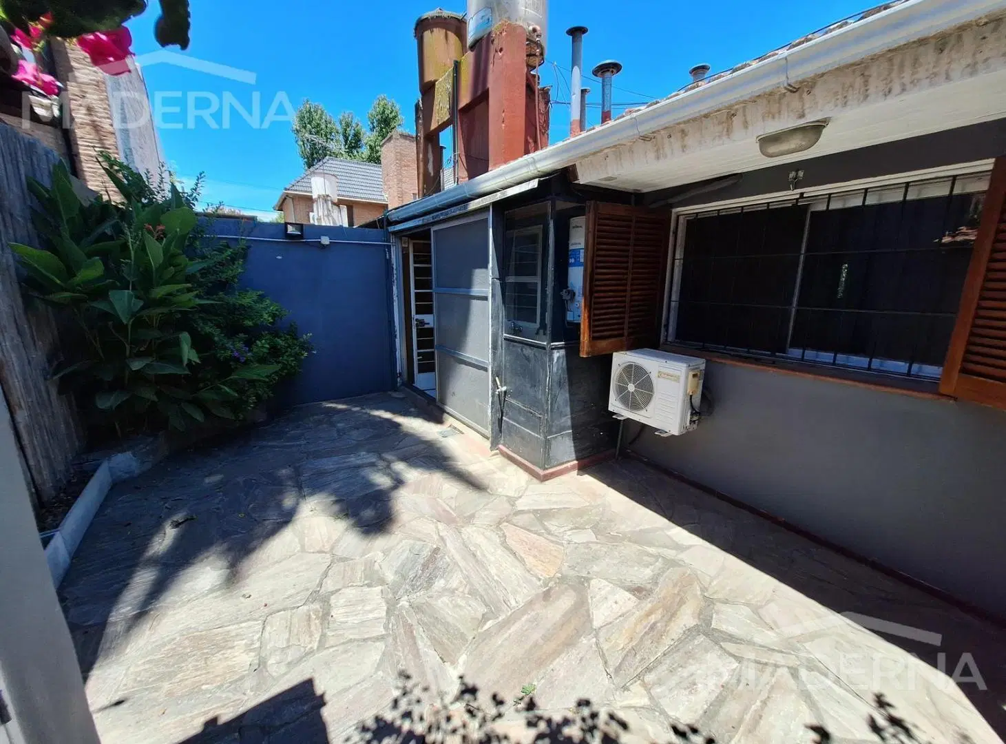 VENTA con RENTA SAN ISIDRO 3