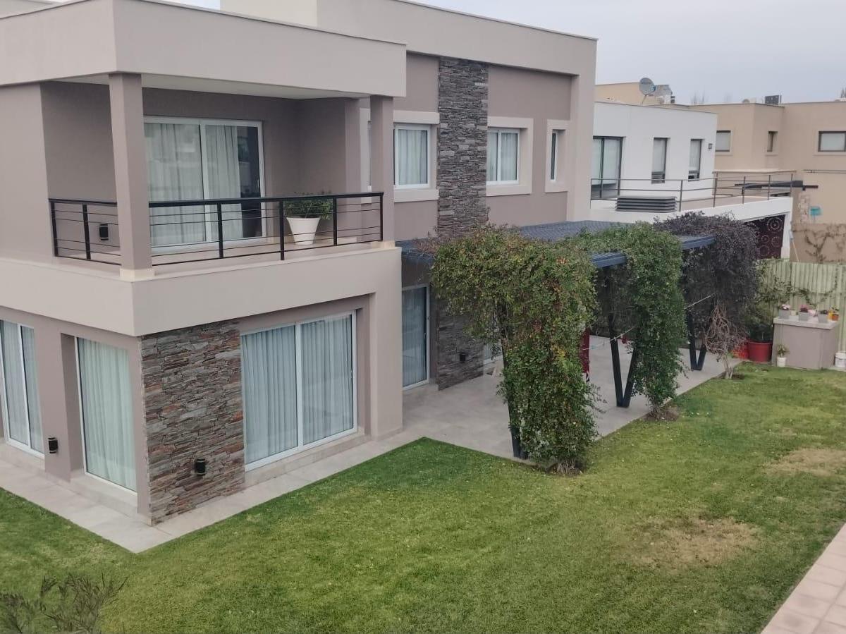 Casa en Venta - Barrio Lar de Boedo 5