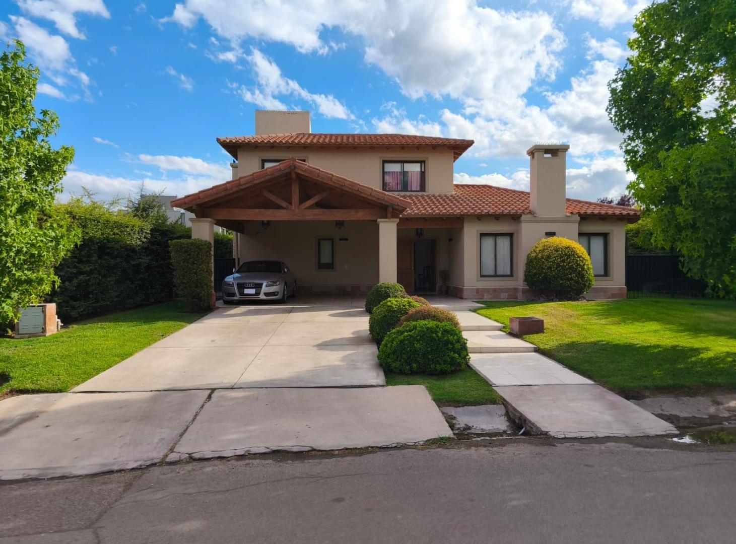 HERMOSA CASA EN VENTA (CHACRAS DE CORIA)