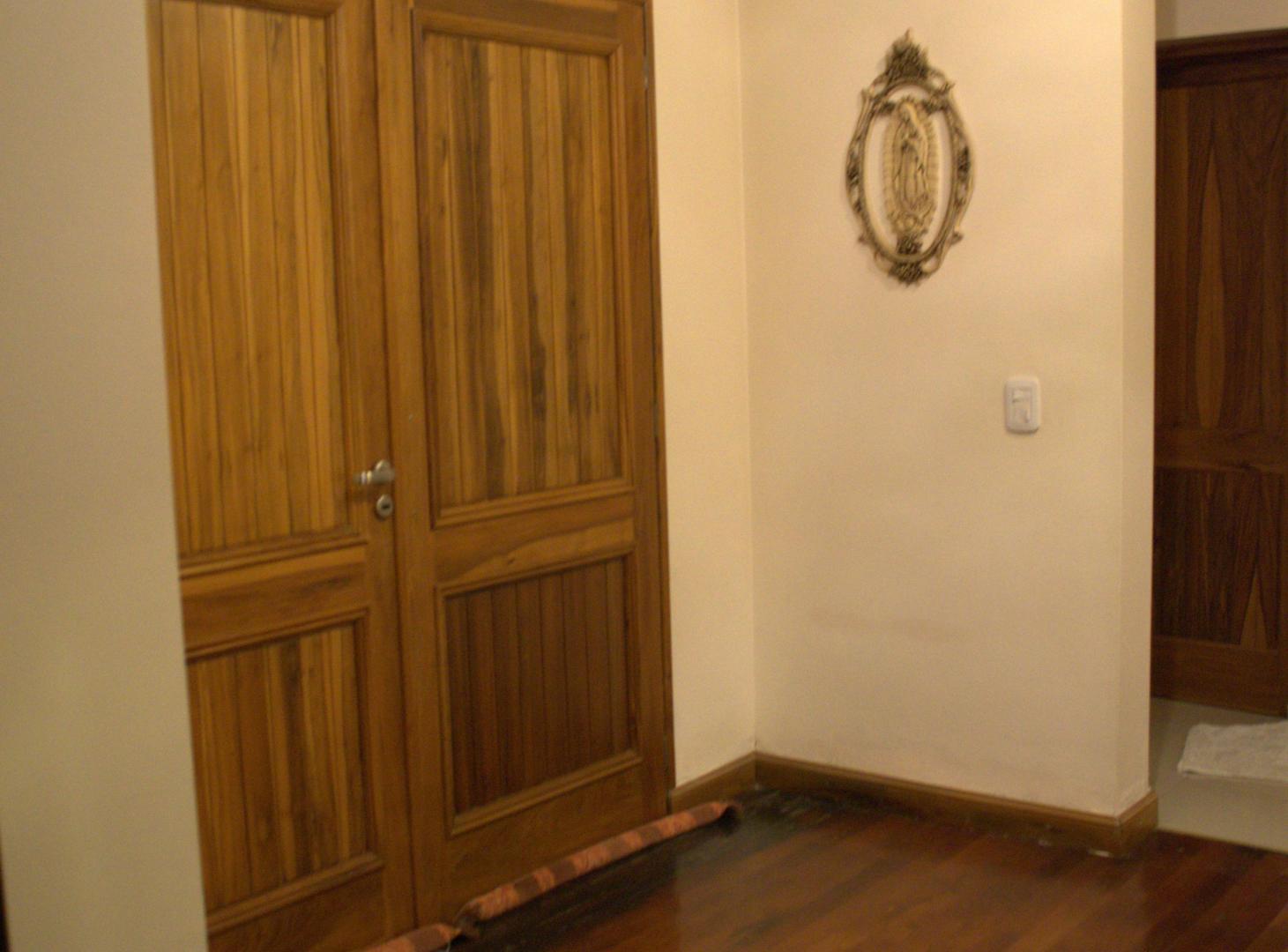 Foto de HERMOSA CASA EN VENTA (CHACRAS DE CORIA), imagen 2