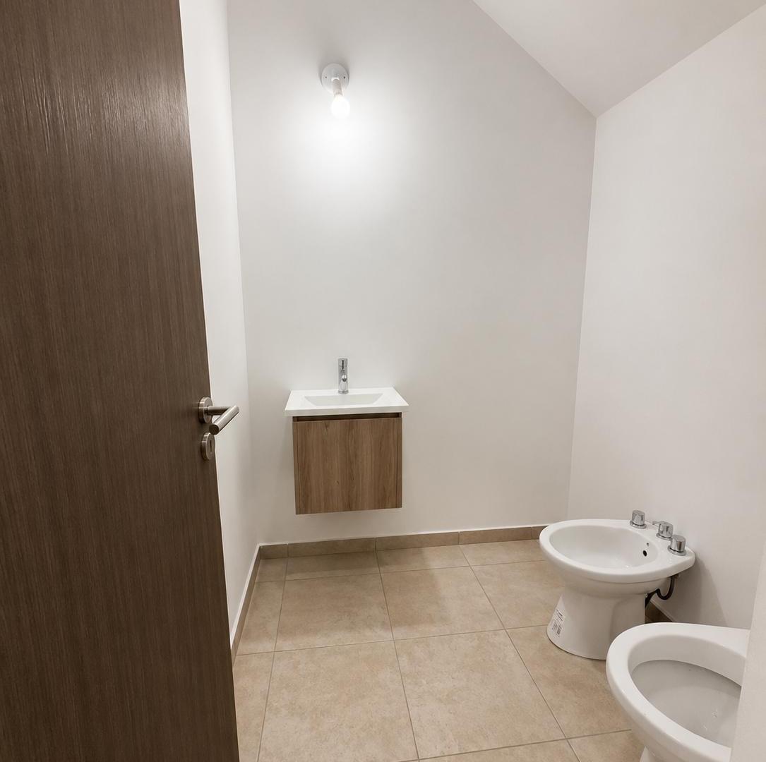 Foto de DÚPLEX A ESTRENAR | 2 DORMITORIOS | COCHERA DOBLE | PATIO CON ASADOR, imagen 3