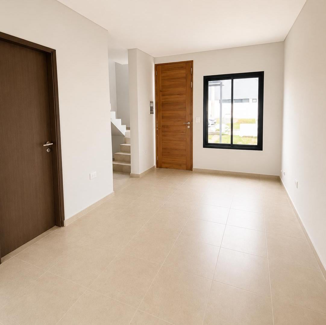 Foto de DÚPLEX A ESTRENAR | 2 DORMITORIOS | COCHERA DOBLE | PATIO CON ASADOR, imagen 2