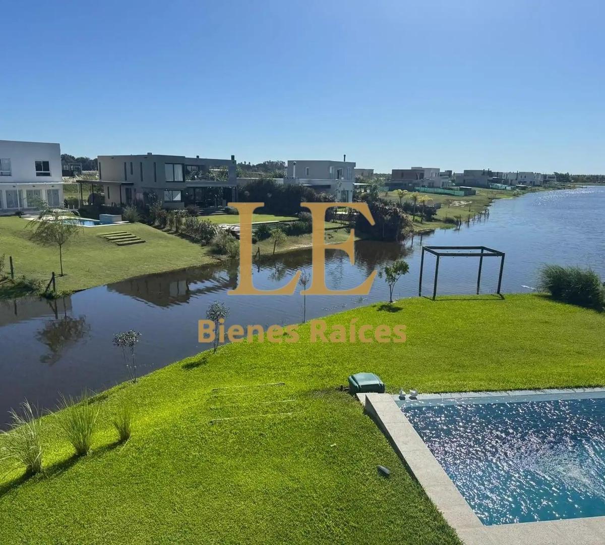 VENTA CASA EN EL NAUDIR A LA LAGUNA