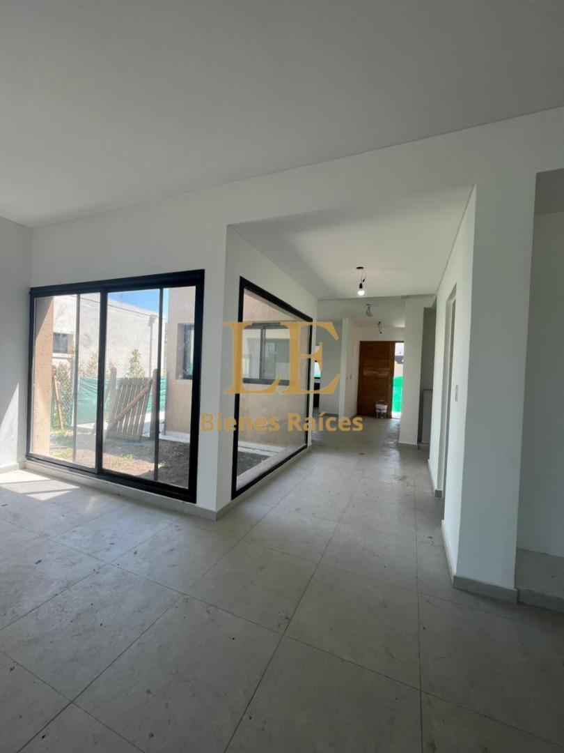 Venta Casa en Barrio Santa Elena - Pilar del Este 4