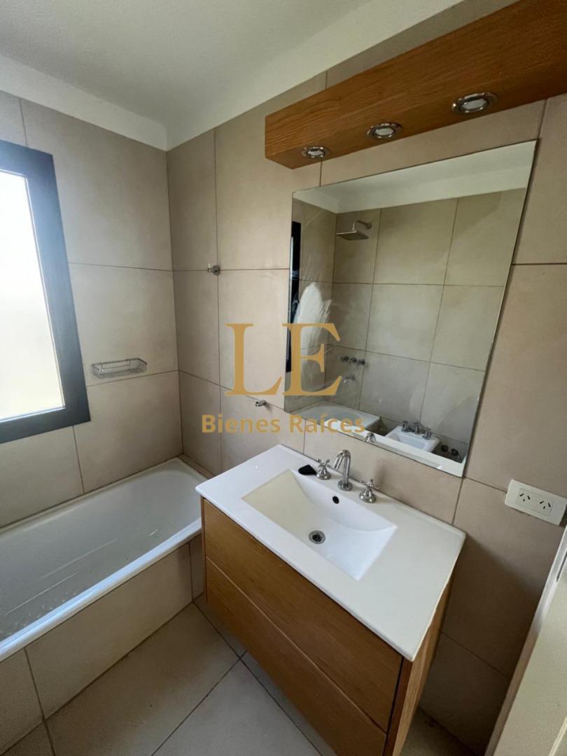 Venta Casa Barrio Santa Elena - Pilar del Este 2