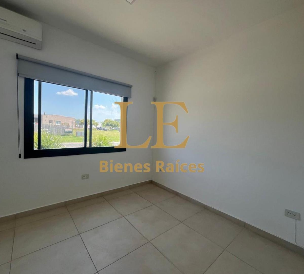 Venta Casa Barrio Santa Elena - Pilar del Este 3