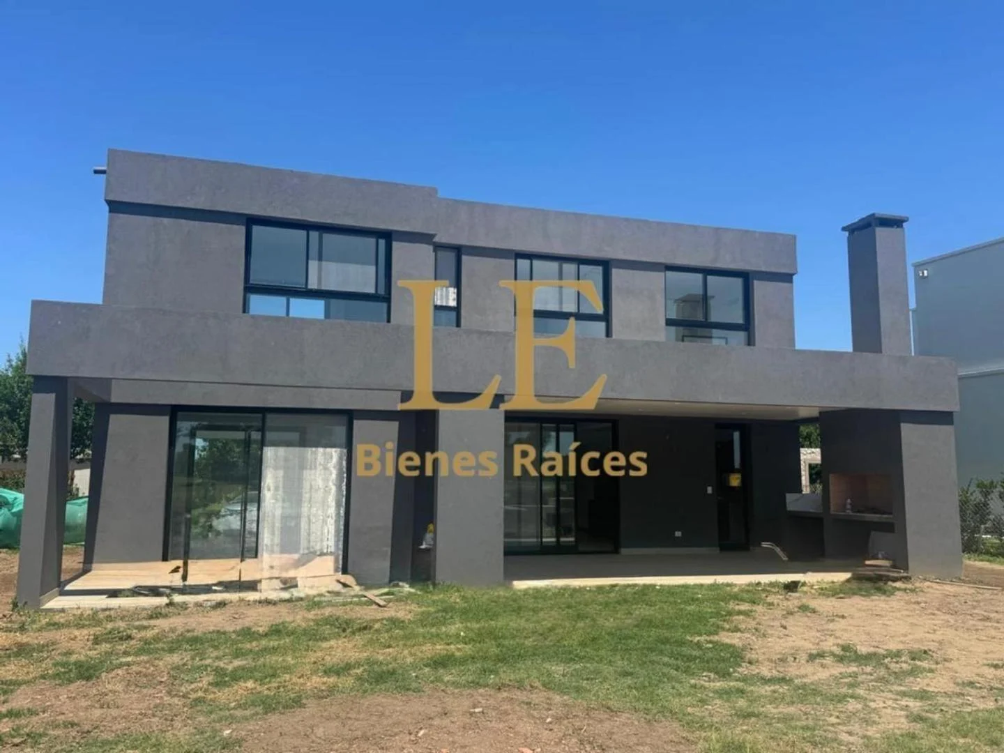 CASA A LA VENTA EN EL CANTON CON VISTA AL GOLF