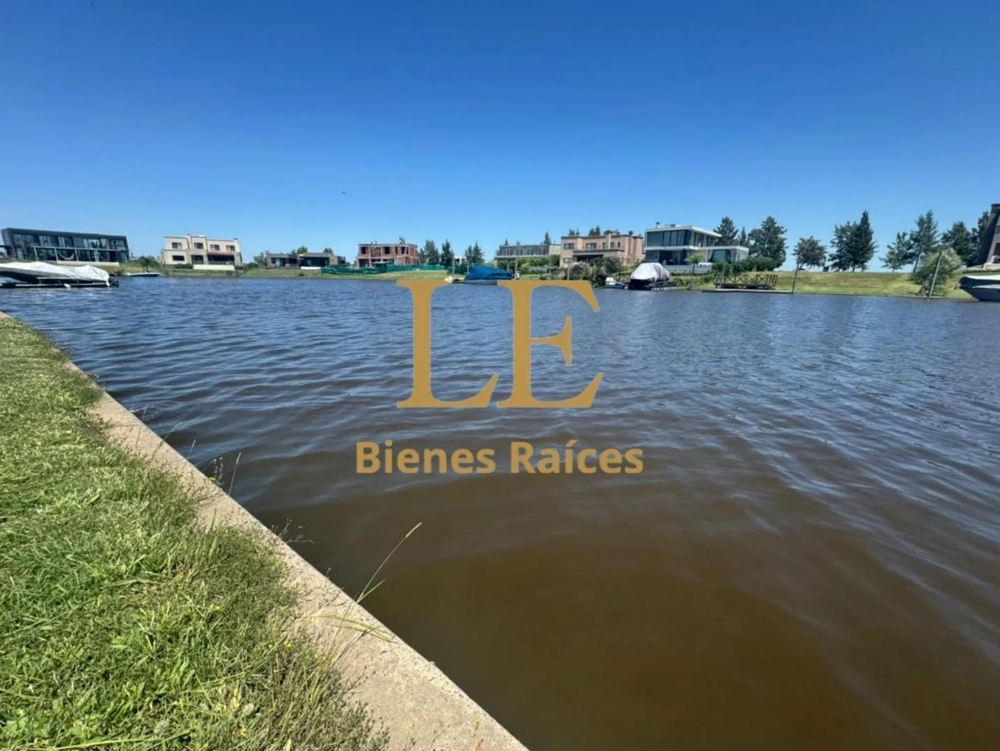 VENTA DE LOTE EN EL NAUDIR AL RIO