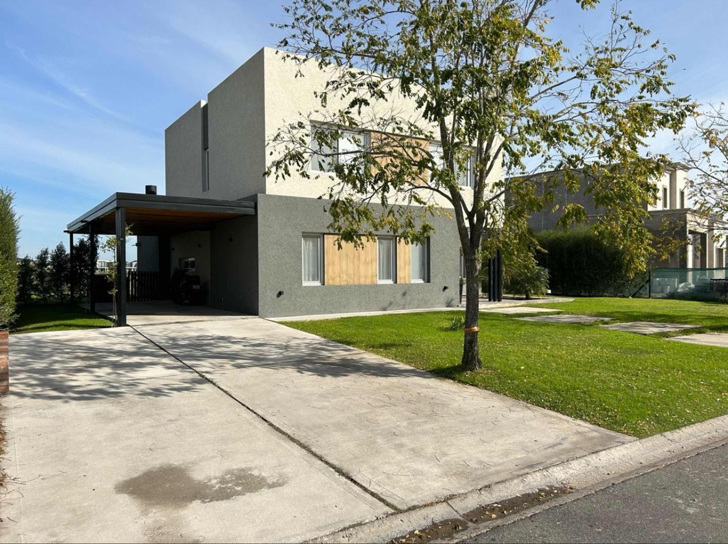 CASA A LA VENTA EN EL CANTON