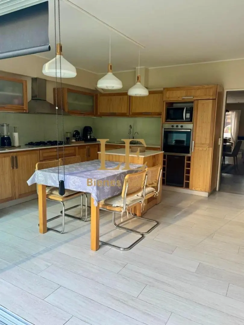 CASA EN VENTA CON PILETA, COLEGIALES 5