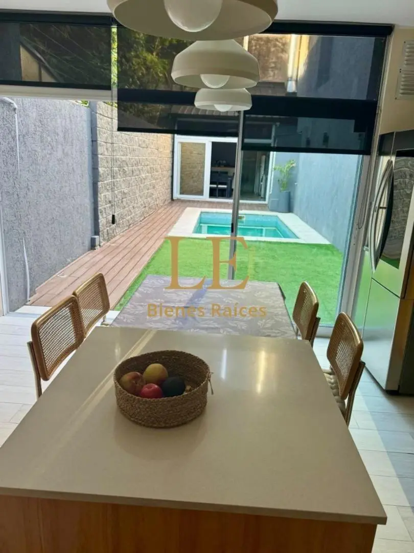 CASA EN VENTA CON PILETA, COLEGIALES 4