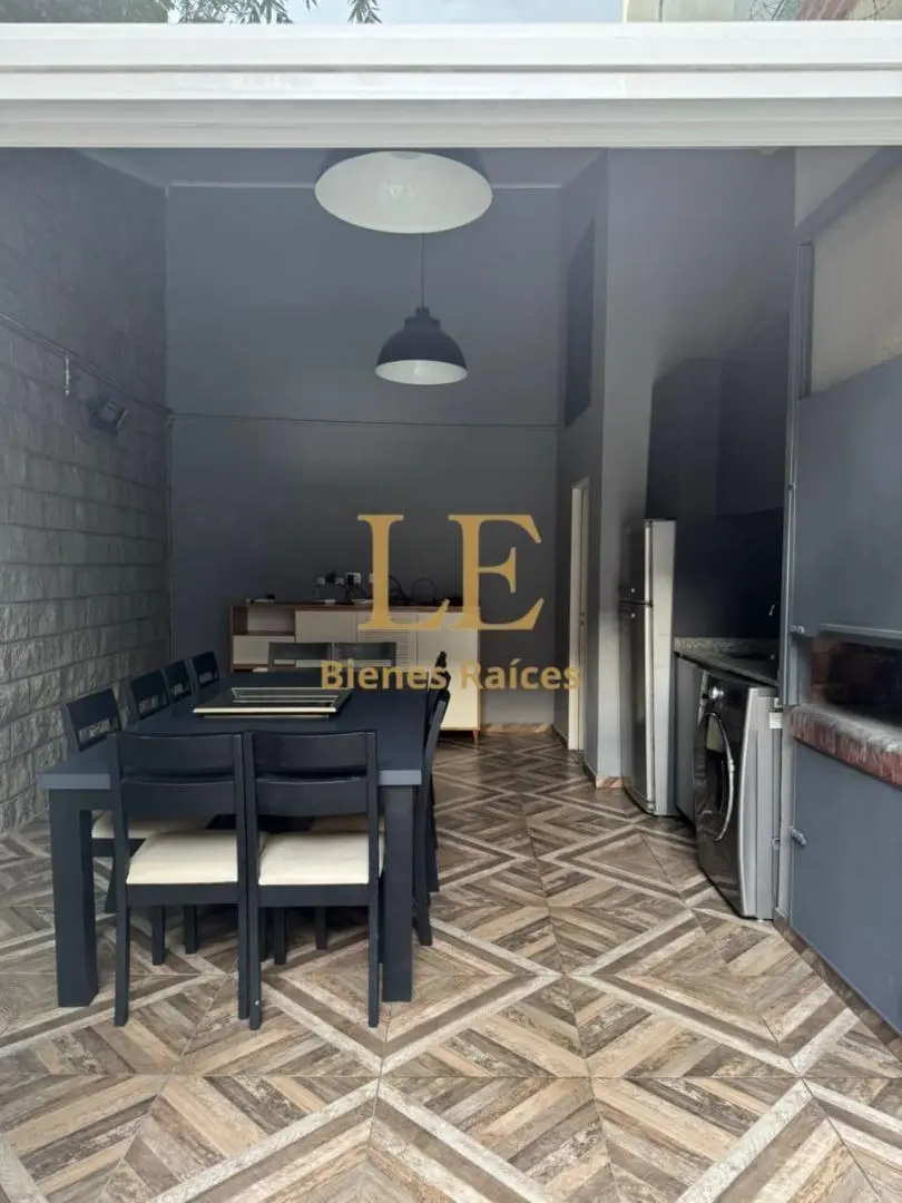 CASA EN VENTA CON PILETA, COLEGIALES 8