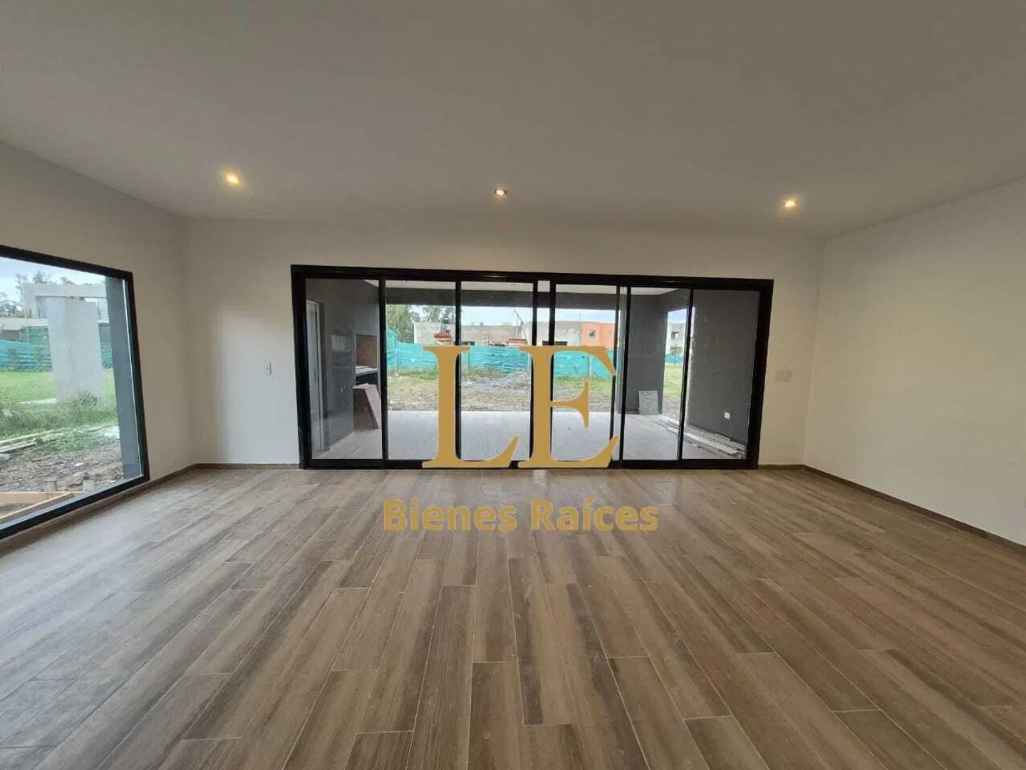Venta casa  llave en mano,Barrio Santa Sofia. Pilar del Este 3