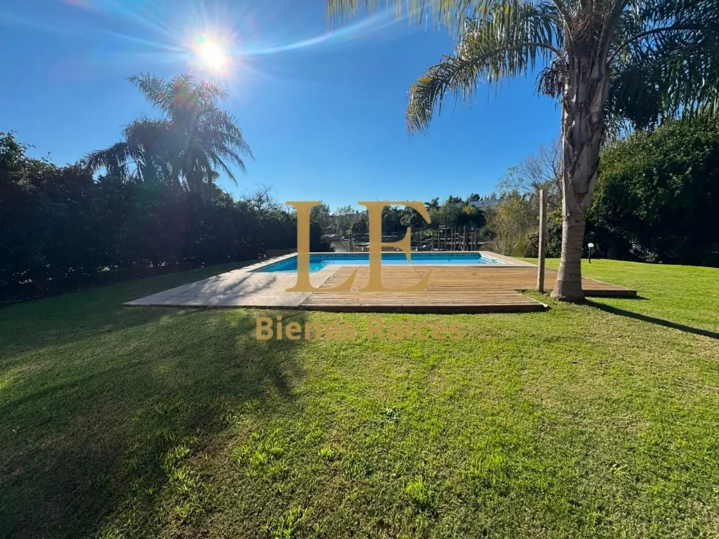 VENTA CASA CON PILETA Y MUELLE AL RÍO 4