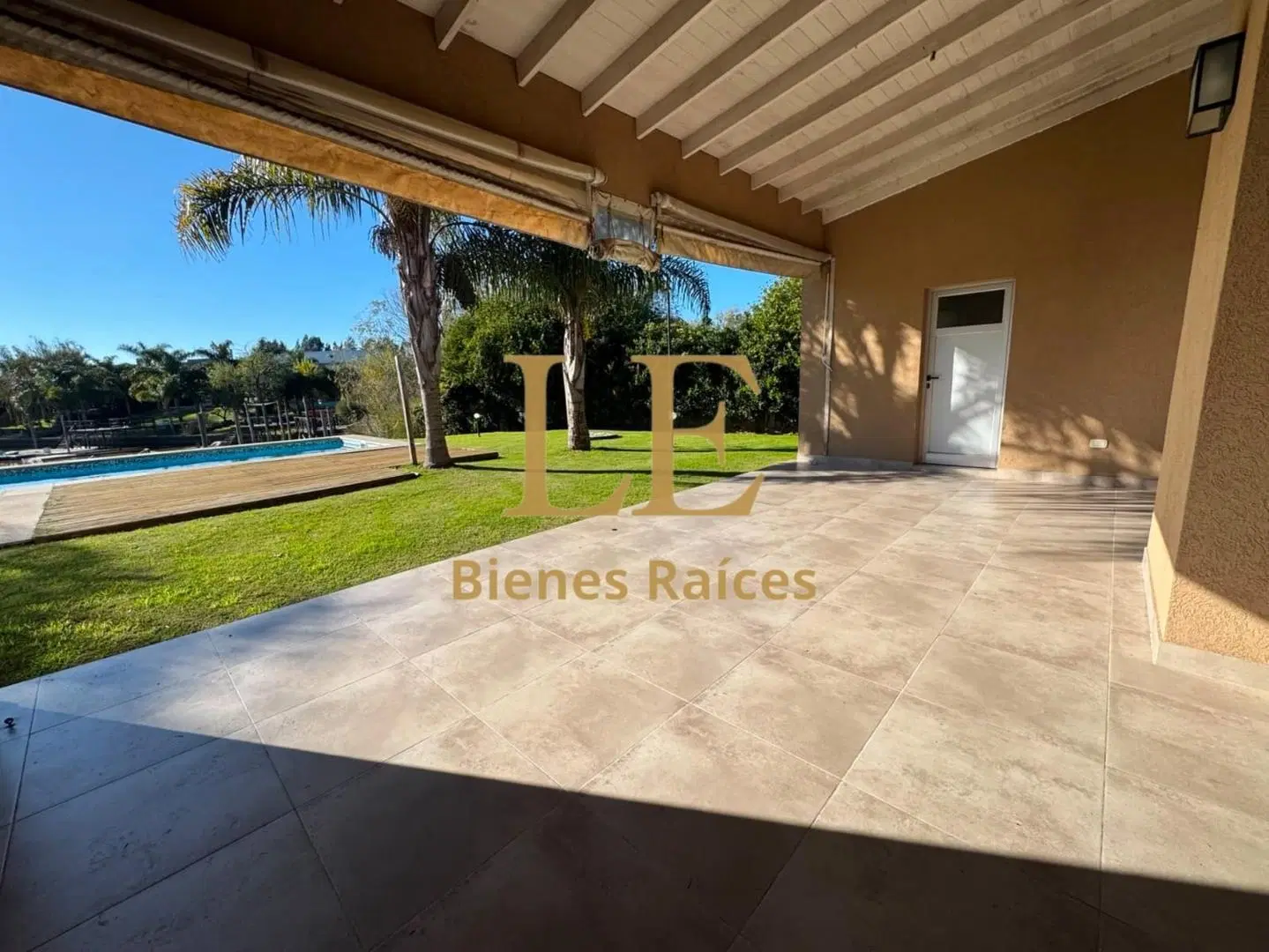 VENTA CASA CON PILETA Y MUELLE AL RÍO 1