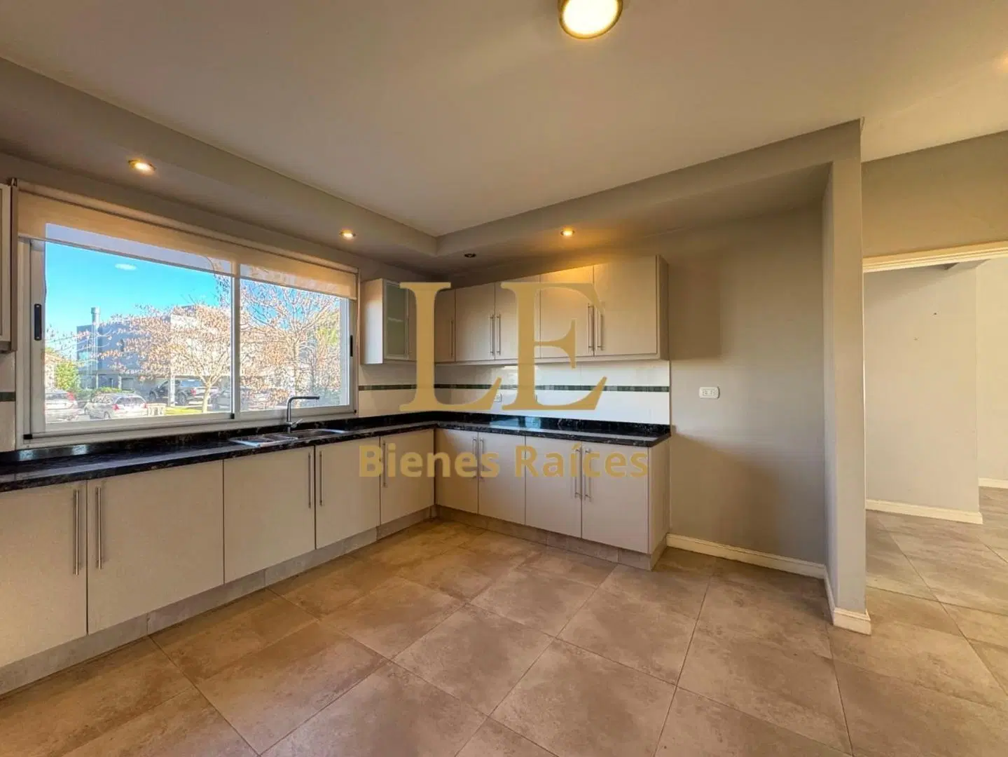 ALQUILER CASA CON PILETA Y MUELLE AL RÍO 3