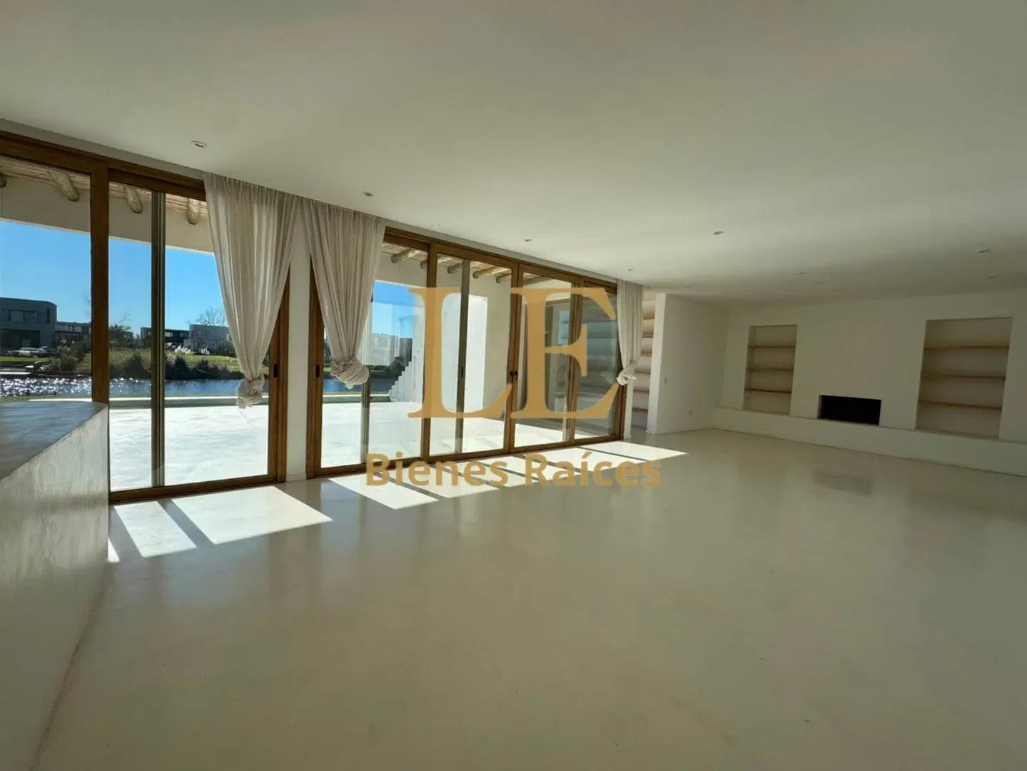 CASA A LA LAGUNA EN EL NAUDIR 5