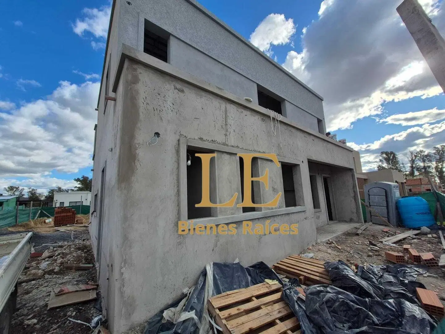 Venta casa en Barrio Santa Sofía, Pilar del este 4