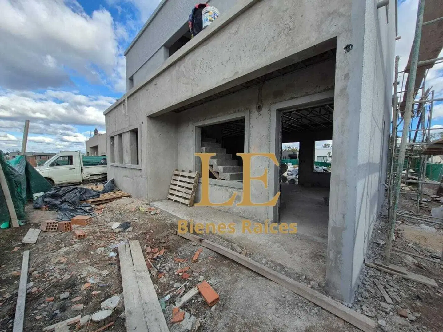 Venta casa en Barrio Santa Sofía, Pilar del este 3