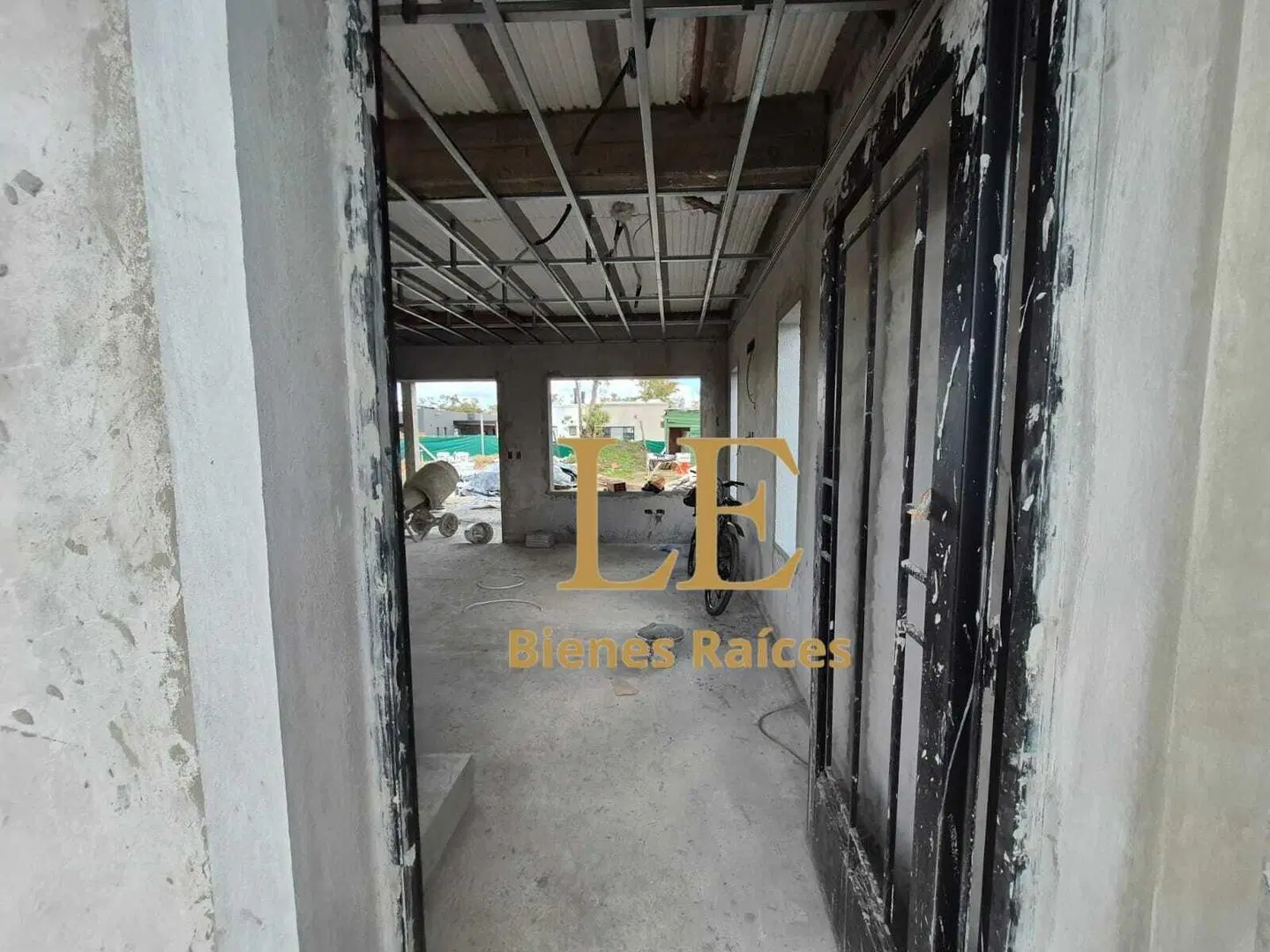 Venta casa en Barrio Santa Sofía, Pilar del este 3