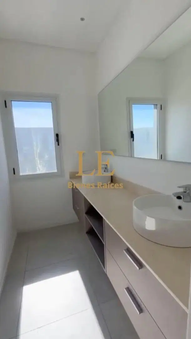 Venta de Casa Puertos del Lago ACACIAS 8