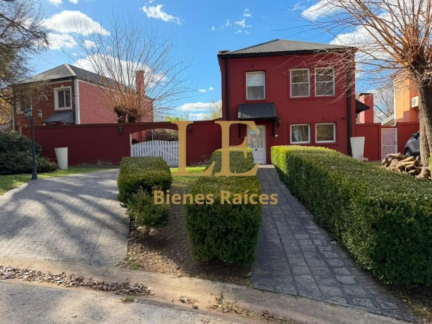 VENTA CASA CON PILETA , CASITAS DEL BOSQUE , SEPTIEMBRE . 8