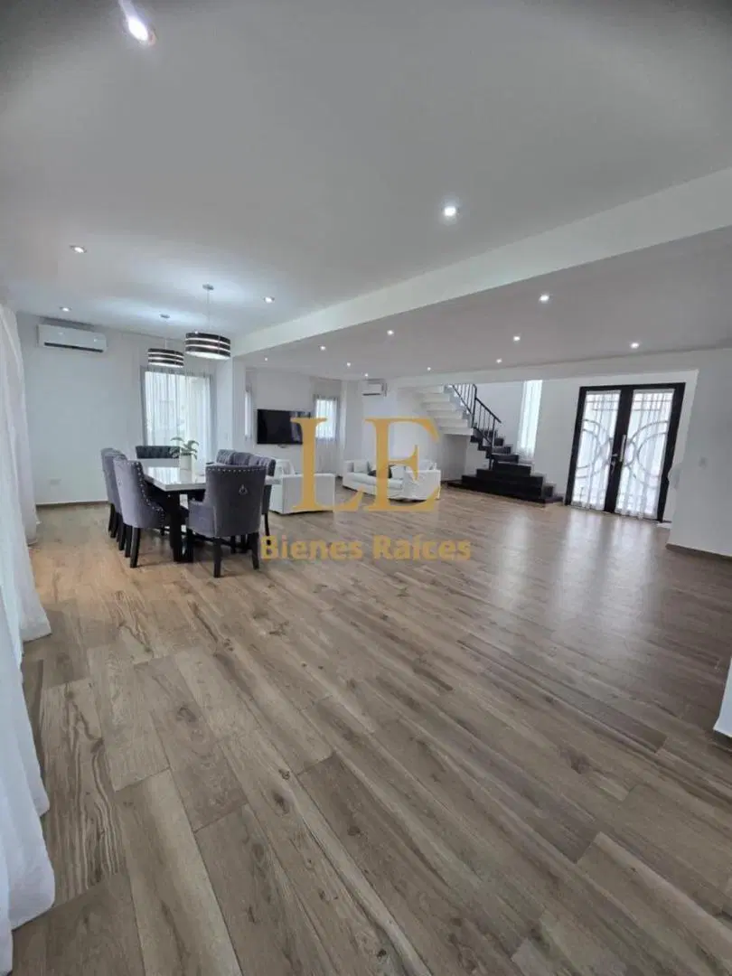 VENTA CASA EN SAN SEBASTIAN CON PILETA , VISTA A LA LAGUNA 2