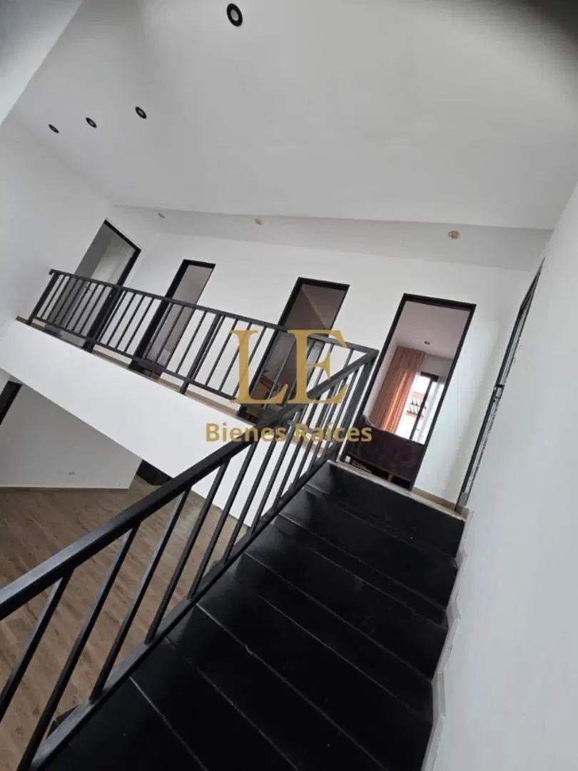 VENTA CASA EN SAN SEBASTIAN CON PILETA , VISTA A LA LAGUNA 4
