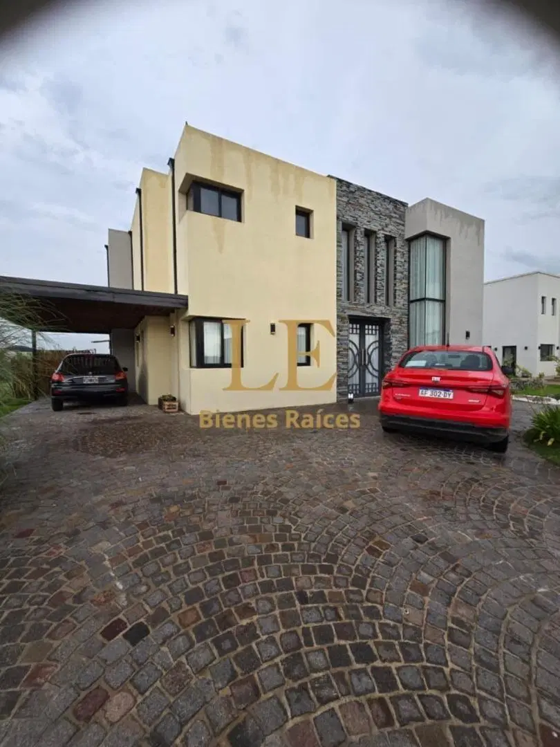 VENTA CASA EN SAN SEBASTIAN CON PILETA , VISTA A LA LAGUNA 8