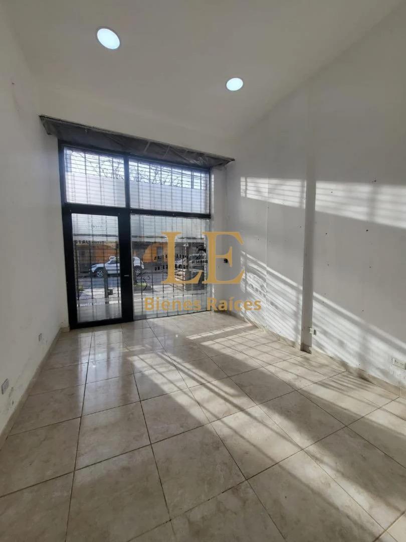 Foto de Venta de Local con cochera en Spadaccini Escobar, imagen 2