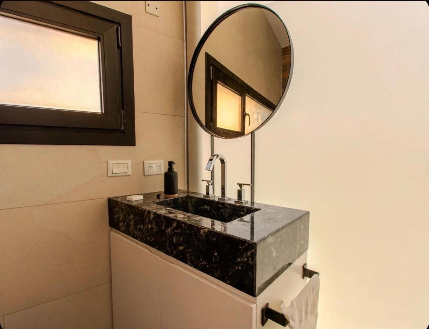 Foto de VENTA CASA CON PILETA EN PUERTOS DEL LAGO, imagen 1