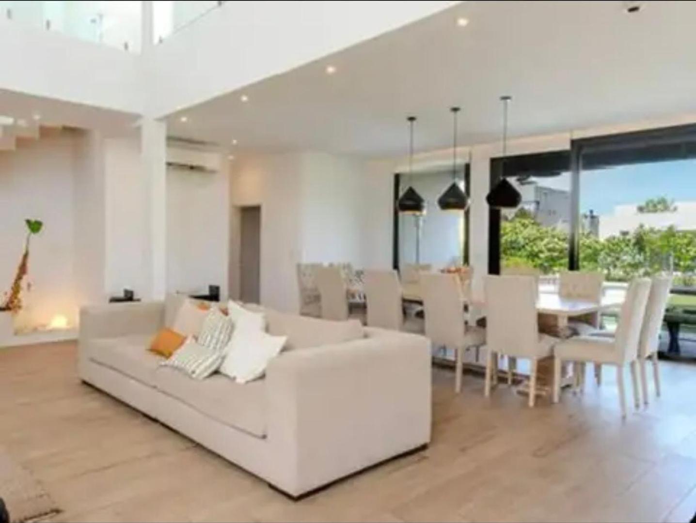 Foto de VENTA CASA CON PILETA EN PUERTOS DEL LAGO, imagen 4