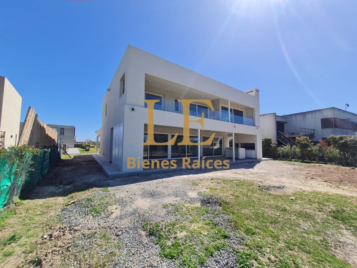 Foto de VENTA CASA PREMIUM EN CANTON GOLF, imagen 3