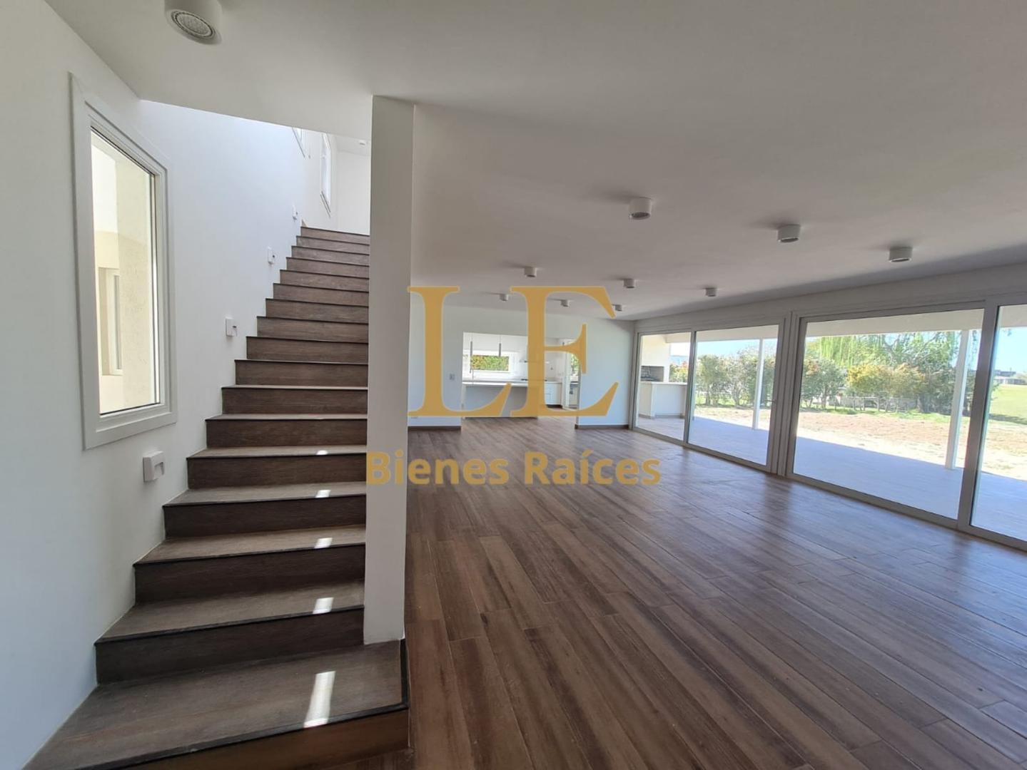 Foto de VENTA CASA PREMIUM EN CANTON GOLF, imagen 2