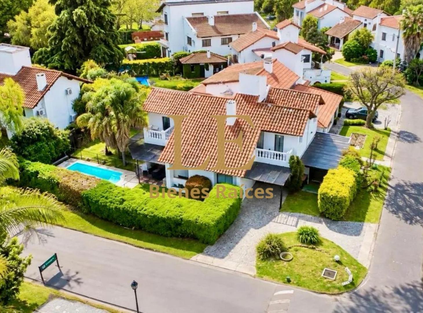 Foto de Venta Casa en Aranjuez Country Club APTO CREDITO, imagen 1