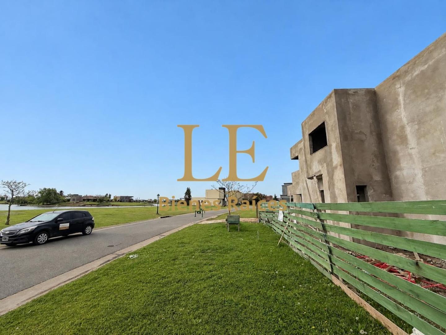 Foto de Venta Casa San Sebastián con vista parcial a la laguna, imagen 3